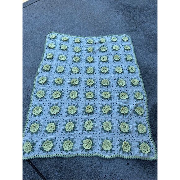 Crochet/afgan granny square raised rose 3D pattern - Picture 1 of 4